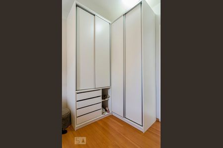 Apartamento para alugar com 74m², 2 quartos e 1 vaga Apartamento para alugar com 74m², 2 quartos e 1 vagaArmário