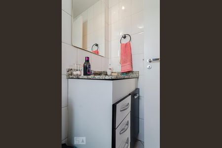 Apartamento para alugar com 74m², 2 quartos e 1 vaga Apartamento para alugar com 74m², 2 quartos e 1 vagaBanheiro da suíte