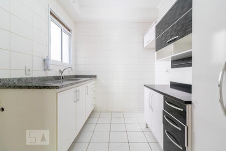 Cozinha de apartamento para alugar com 3 quartos, 85m² em Jardim Tupanci, Barueri