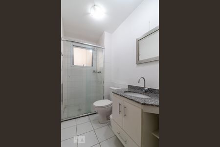 Banheiro do Corredor de apartamento para alugar com 3 quartos, 85m² em Jardim Tupanci, Barueri