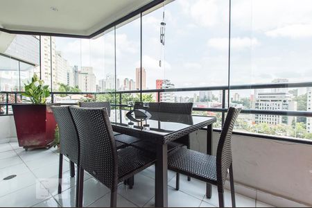 Apartamento à venda com 141m², 3 quartos e 2 vagas Apartamento à venda com 141m², 3 quartos e 2 vagasVaranda