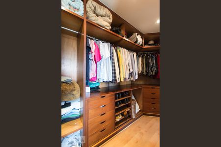 Apartamento à venda com 141m², 3 quartos e 2 vagas Apartamento à venda com 141m², 3 quartos e 2 vagasCloset