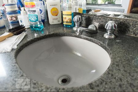 Apartamento à venda com 141m², 3 quartos e 2 vagas Apartamento à venda com 141m², 3 quartos e 2 vagasBanheiro da suíte