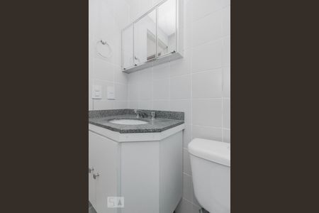 Banheiro de apartamento para alugar com 2 quartos, 55m² em Perdizes, São Paulo