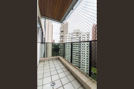 Apartamento para alugar com 200m², 3 quartos e 3 vagasVaranda