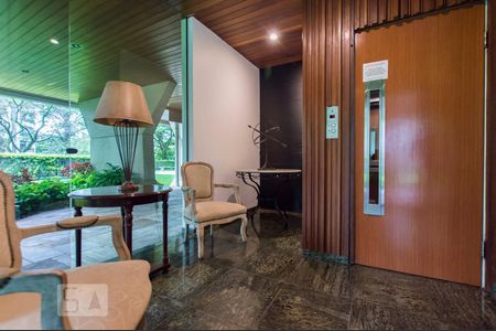 Apartamento para alugar com 200m², 3 quartos e 3 vagasHall social