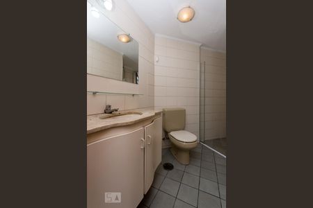 Banheiro de apartamento para alugar com 1 quarto, 47m² em Pinheiros, São Paulo