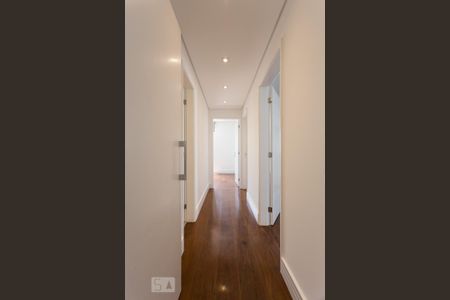 Corredor de apartamento para alugar com 3 quartos, 108m² em Indianópolis, São Paulo