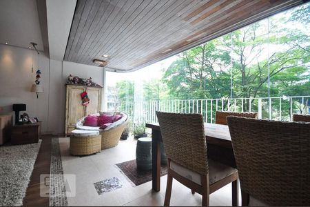 Apartamento à venda com 200m², 3 quartos e 2 vagasvaranda