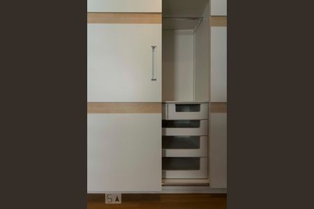 Apartamento para alugar com 84m², 2 quartos e 1 vaga2o. Andar - Suíte 2 (Armários)