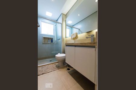 Banheiro de apartamento à venda com 3 quartos, 85m² em Jardim Tupanci, Barueri
