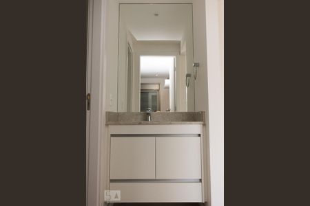 Banheiro de apartamento para alugar com 1 quarto, 55m² em Vila Madalena, São Paulo