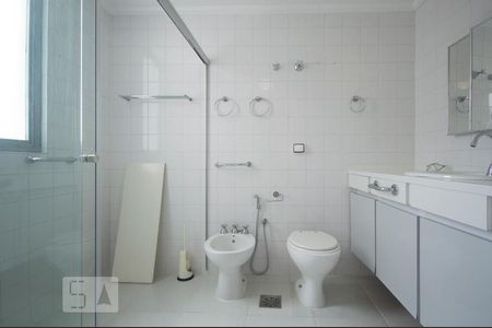 Banheiro de apartamento para alugar com 2 quartos, 85m² em Santo Amaro, São Paulo