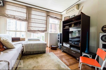 Apartamento à venda com 170m², 4 quartos e 4 vagas Apartamento à venda com 170m², 4 quartos e 4 vagasSala de TV