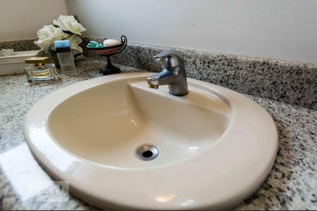 Apartamento à venda com 170m², 4 quartos e 4 vagas Apartamento à venda com 170m², 4 quartos e 4 vagasBanheiro da suíte