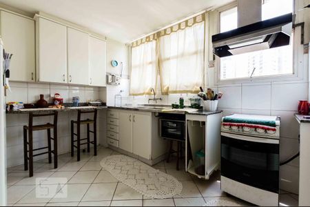 Apartamento à venda com 170m², 4 quartos e 4 vagas Apartamento à venda com 170m², 4 quartos e 4 vagasCozinha