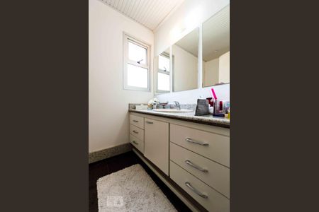 Apartamento à venda com 170m², 4 quartos e 4 vagas Apartamento à venda com 170m², 4 quartos e 4 vagasBanheiro da suíte
