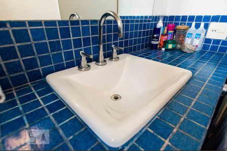Apartamento à venda com 170m², 4 quartos e 4 vagas Apartamento à venda com 170m², 4 quartos e 4 vagasBanheiro