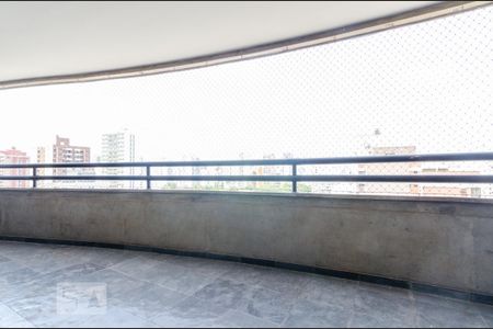 Apartamento à venda com 207m², 3 quartos e 2 vagas Apartamento à venda com 207m², 3 quartos e 2 vagasSacada