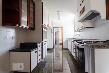 Apartamento à venda com 207m², 3 quartos e 2 vagas Apartamento à venda com 207m², 3 quartos e 2 vagasCozinha
