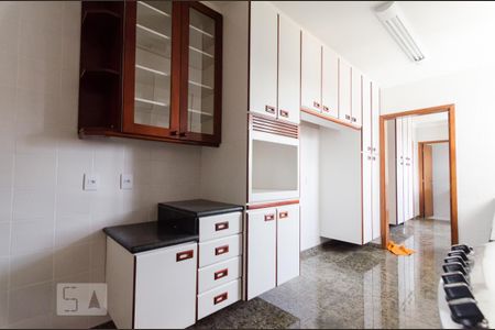 Apartamento à venda com 207m², 3 quartos e 2 vagas Apartamento à venda com 207m², 3 quartos e 2 vagasCozinha