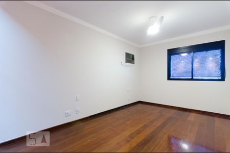 Apartamento à venda com 207m², 3 quartos e 2 vagas Apartamento à venda com 207m², 3 quartos e 2 vagasSuíte 3