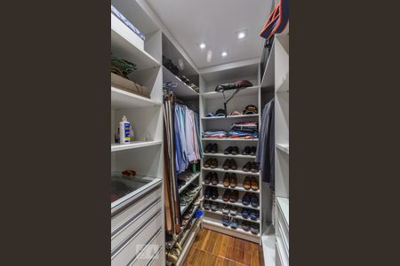Apartamento à venda com 210m², 3 quartos e 3 vagasCloset do Quarto 3 (suite)