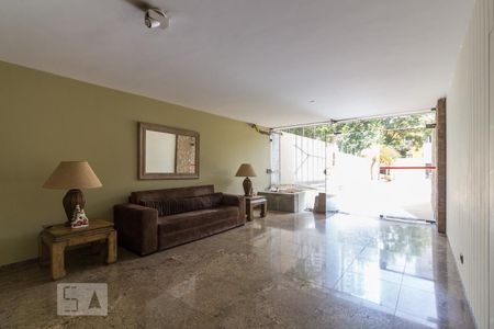 Apartamento à venda com 210m², 3 quartos e 3 vagasHall de entrada do prédio