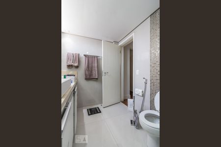 Apartamento à venda com 210m², 3 quartos e 3 vagasBanheiro da suite