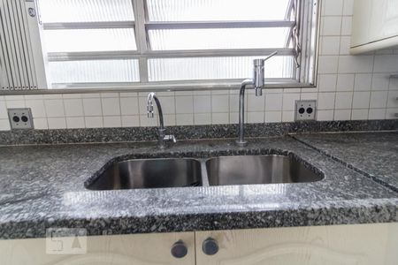 Casa à venda com 478m², 4 quartos e 4 vagas Casa à venda com 478m², 4 quartos e 4 vagasCozinha