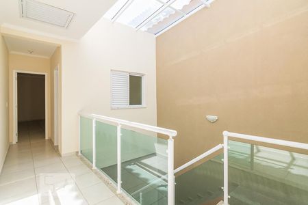 Casa à venda com 220m², 4 quartos e 2 vagasEscada