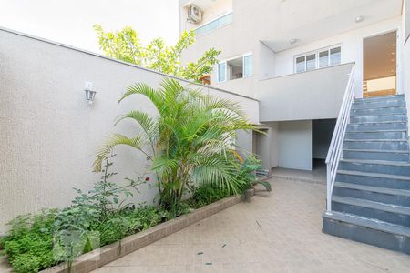 Casa à venda com 220m², 4 quartos e 2 vagasQuintal