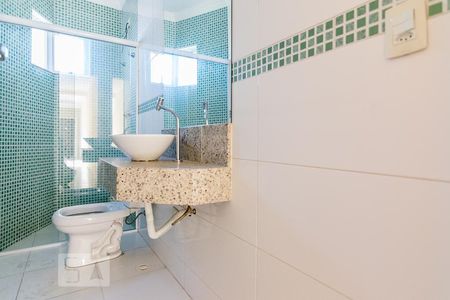 Banheiro de casa à venda com 4 quartos, 220m² em Vila Scarpelli, Santo André