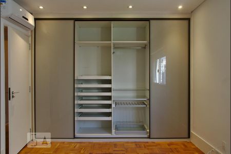 Apartamento à venda com 140m², 3 quartos e 1 vagaSuite