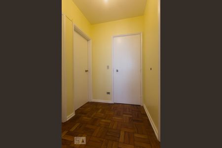 Corredor de apartamento para alugar com 3 quartos, 130m² em Bela Vista, São Paulo