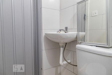 Banheiro de kitnet/studio para alugar com 1 quarto, 20m² em Centro, São Paulo