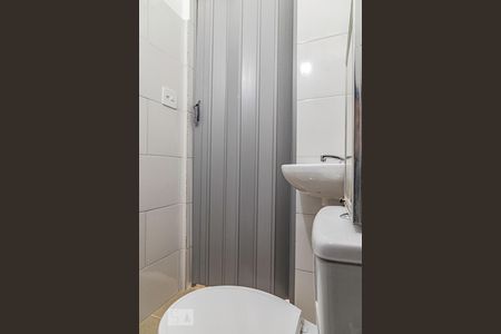 Banheiro de kitnet/studio para alugar com 1 quarto, 20m² em Centro, São Paulo