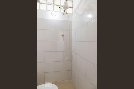 Banheiro de kitnet/studio para alugar com 1 quarto, 20m² em Centro, São Paulo