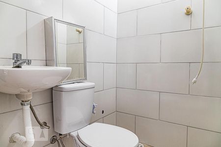 Banheiro de kitnet/studio para alugar com 1 quarto, 20m² em Centro, São Paulo