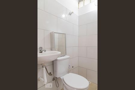 Banheiro de kitnet/studio para alugar com 1 quarto, 20m² em Centro, São Paulo