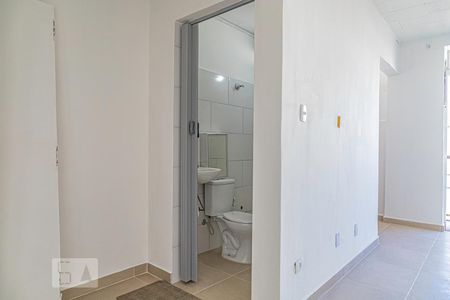 Banheiro de kitnet/studio para alugar com 1 quarto, 20m² em Centro, São Paulo