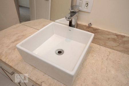 Apartamento à venda com 78m², 2 quartos e sem vagaBanheiro