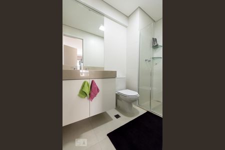 Banheiro da suíte de apartamento para alugar com 1 quarto, 49m² em Alphaville Industrial, Barueri