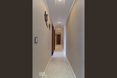Corredor de apartamento à venda com 3 quartos, 104m² em Quitaúna, Osasco