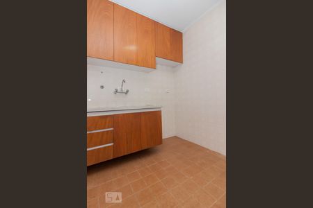 Cozinha de apartamento para alugar com 1 quarto, 44m² em Moema, São Paulo