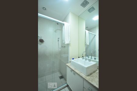 detalhe do banheiro de apartamento para alugar com 2 quartos, 51m² em Parque Reboucas, São Paulo