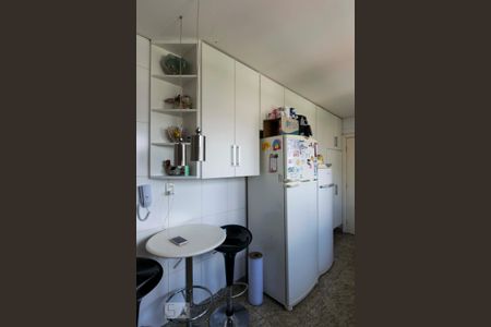 Apartamento à venda com 360m², 4 quartos e 4 vagas1o. Andar - Cozinha (Armários)