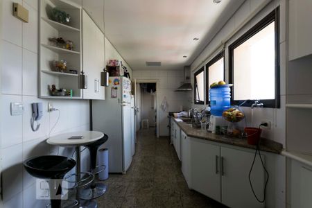 Apartamento à venda com 360m², 4 quartos e 4 vagas1o. Andar - Cozinha