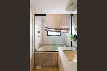 Apartamento à venda com 360m², 4 quartos e 4 vagas1o. Andar - Quarto 3 - Suíte/ Banheiro