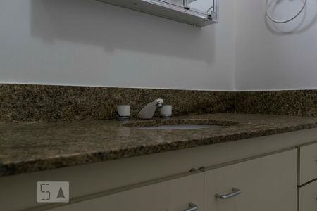 Banheiro social (Torneira) de apartamento para alugar com 3 quartos, 133m² em Paraíso, São Paulo